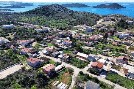 Drage, građevinsko zemljište u centru mjesta, 464 m2