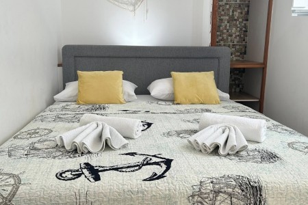 Rogoznica- centar – kuća sa 7 apartmana i pogledom na more, 330,49 m2