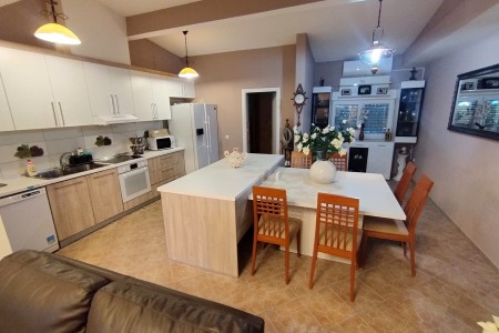 Suhovare - kuća za odmor s bazenom i pomoćnim objektima