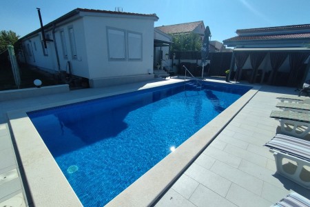 Suhovare - kuća za odmor s bazenom i pomoćnim objektima