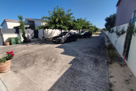 Suhovare - kuća za odmor s bazenom i pomoćnim objektima