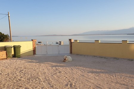 Nin - kuća s 4 apartmana prvi red do mora, 166 m2