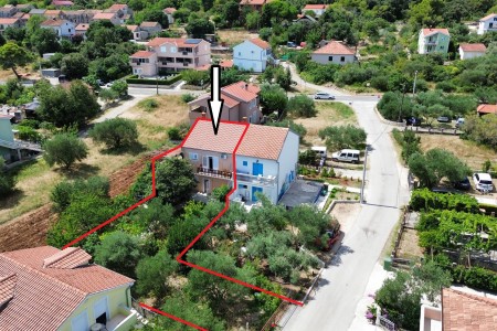 Pašman, Kraj – kuća s tri stana 300 m od pješčane plaže, 229 m2
