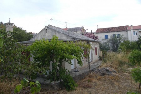 Otok Ugljan, Lukoran – samostojeća kuća za adaptaciju, 80 m2