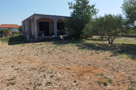 Sukošan, Debeljak - kuća u izgradnji 120 m2, na zemljištu od 1305 m2