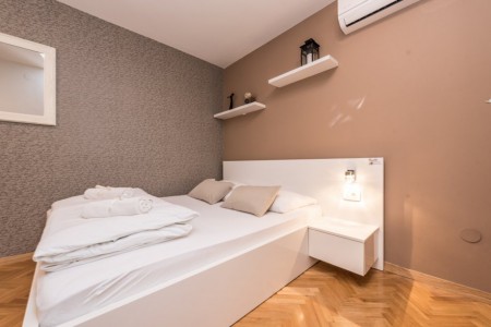 Hotel u centru Zadra s pogledom na Sv. Donat, 182 m2 