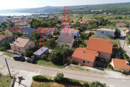 Posedarje - samostojeća kuća s dva stana 155 m2 i garažom 21 m2