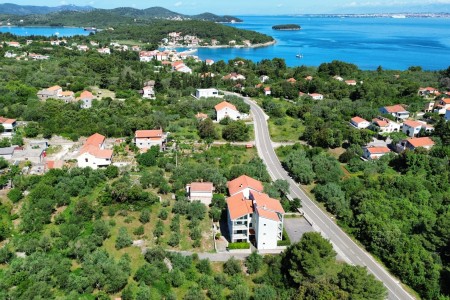 Pašman, Ždrelac - građevinsko zemljište 350 m od mora, 619 m2