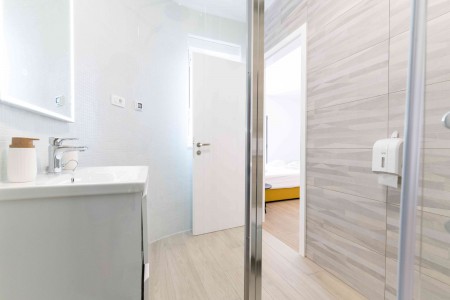 Sevid -novi trosobni apartman u prizemlju sa zajedničkim bazenom,136m2