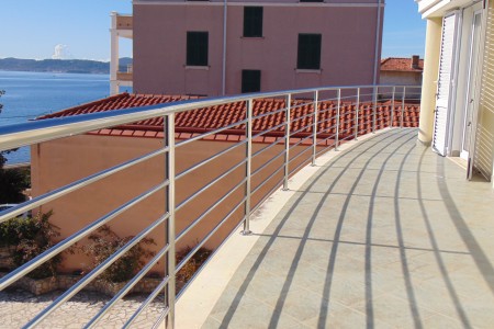 Zadar, Brodarica – dvosoban stan s velikom terasom, 95 m2
