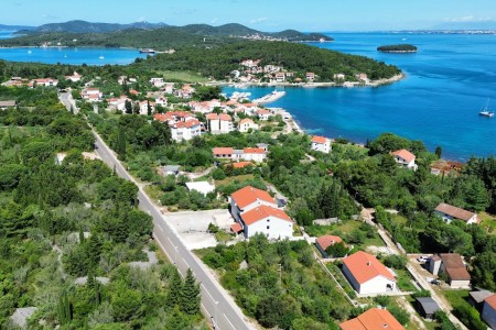 Pašman, Ždrelac - građevinsko zemljište s pogledom na more u blizini plaže, 1670 m2