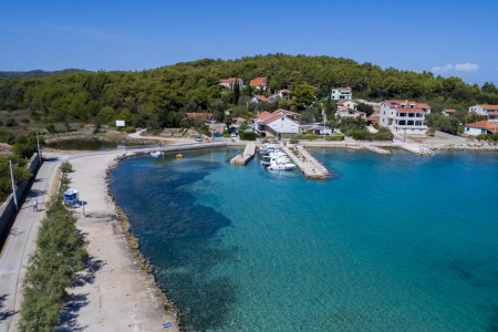 Pašman, Ždrelac - građevinsko zemljište 200 metara od mora, 1047 m2