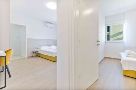 Sevid -novi trosobni apartman u prizemlju sa zajedničkim bazenom,136m2