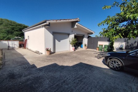 Suhovare - kuća za odmor s bazenom i pomoćnim objektima