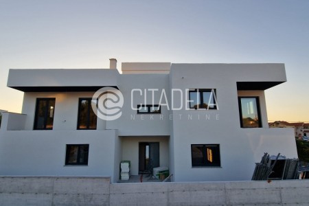 Zadar, Ploča – dvosoban stan, novogradnja, 76 m2