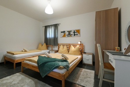 Murter, Betina - kuća s četiri apartmana, 100 m od plaže, 219 m2