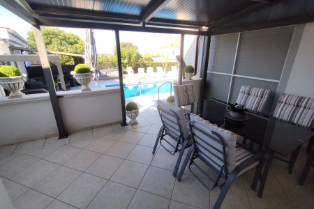 Suhovare - kuća za odmor s bazenom i pomoćnim objektima