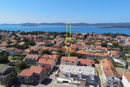 Sveti Filip i Jakov - kuća s 3 apartmana, garažom i podrumom, 220 m2