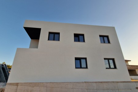 Zadar, Ploča – trosoban stan s bazenom, novogradnja