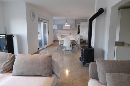 Bibinje - trosoban stan s pogledom na more, 148 m2