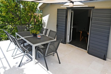Murter, Betina - kuća s četiri apartmana, 100 m od plaže, 219 m2