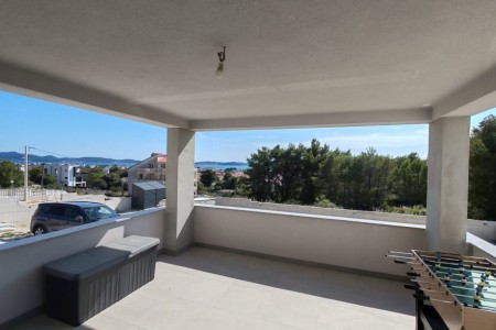 Bibinje - trosoban stan s pogledom na more, 148 m2