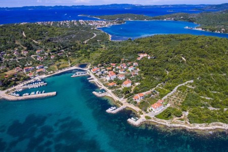 Pašman, Ždrelac - građevinsko zemljište 200 metara od mora, 4170 m2
