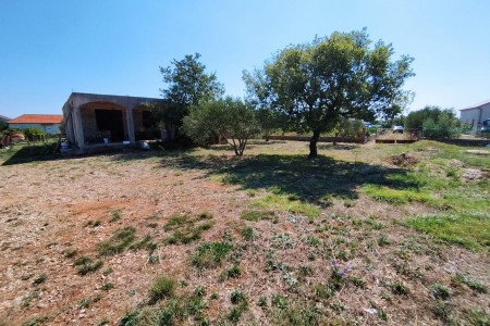 Sukošan, Debeljak - kuća u izgradnji 120 m2, na zemljištu od 1305 m2