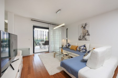 Zadar, Diklo - stan s privatnim ulazom i dvori&scaron;tem, 150m od mora