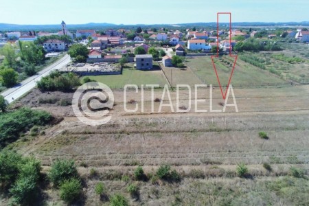 Zemunik - građevinsko zemljište u centru, 479 m2