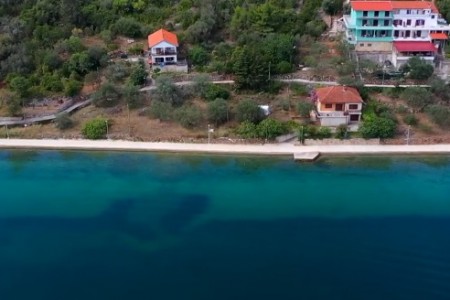 Dugi Otok,  Luka - građevinsko zemljište prvi red do mora, 892 m2