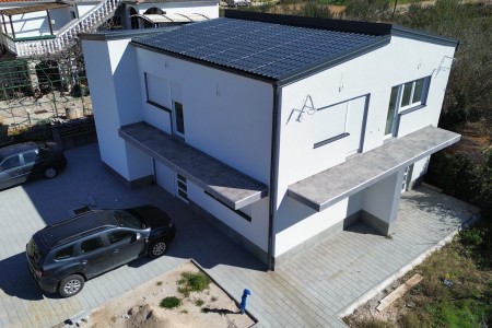 Posedarje - novi apartman A2 s vrtom u blizini mora, 43 m2