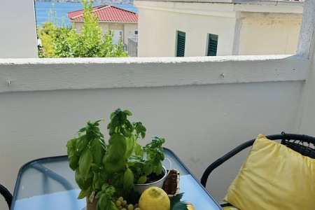 Rogoznica- centar – kuća sa 7 apartmana i pogledom na more, 330,49 m2