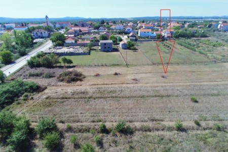 Zemunik Donji - građevinsko zemljište u centru, 479 m2