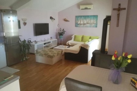 Sveti Filip i Jakov - kuća s 3 apartmana, garažom i podrumom, 220 m2