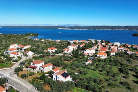 Pašman, Mrljane - građevinsko zemljište ispod otočke ceste, 500 m2