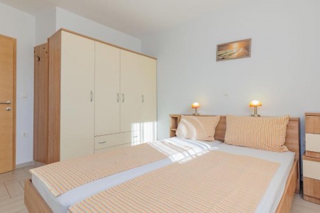 NIN - jednosoban apartman s bazenom i dvorištem – 54 m2