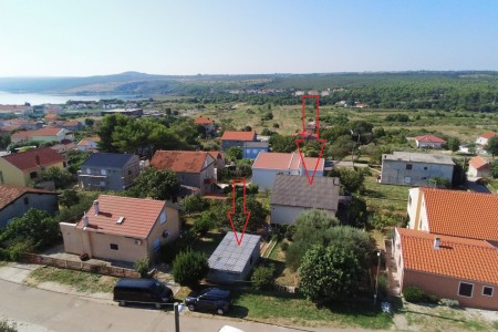 Posedarje - samostojeća kuća s dva stana 155 m2 i garažom 21 m2