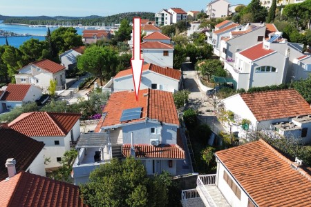 Rogoznica- centar – kuća sa 7 apartmana i pogledom na more, 330,49 m2