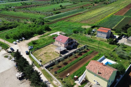 Sveti Filip i Jakov , renovirana kuća u mirnom dijelu, 220 m2