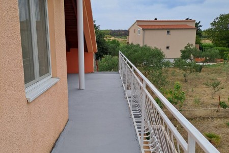 Sveti Filip i Jakov , renovirana kuća u mirnom dijelu, 220 m2