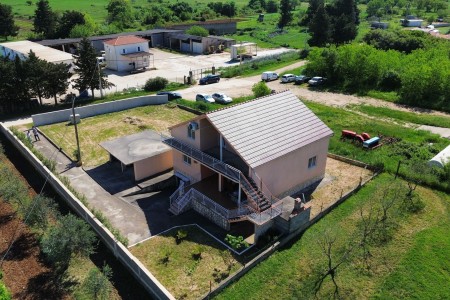 Sveti Filip i Jakov , renovirana kuća u mirnom dijelu, 220 m2