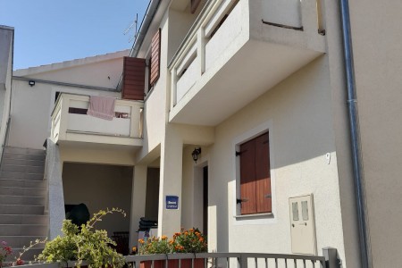 Sveti Filip i Jakov - kuća s 3 apartmana, garažom i podrumom, 220 m2