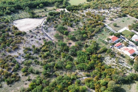 Slivnica Gornja - građevinsko zemlji&scaron;te pravilnog oblika, 806 m2