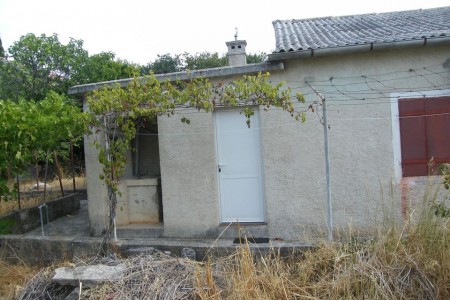 Otok Ugljan, Lukoran – samostojeća kuća za adaptaciju, 80 m2