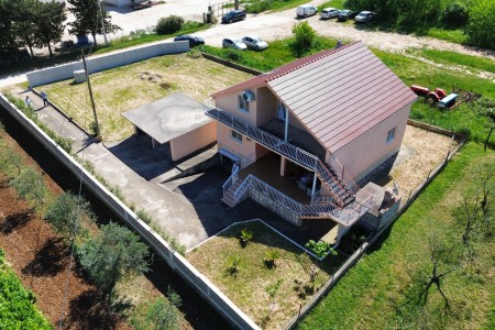 Sveti Filip i Jakov, renovated house in a quiet area, 220 m2