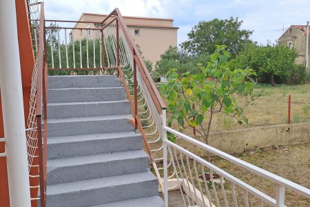 Sveti Filip i Jakov , renovirana kuća u mirnom dijelu, 220 m2