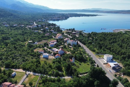 Starigrad - građevinsko zemlji&scaron;te pravilnog oblika, 450 m od plaže, 400 m2