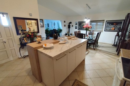 Suhovare - kuća za odmor s bazenom i pomoćnim objektima