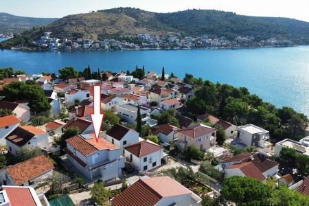 Rogoznica- centar – kuća sa 7 apartmana i pogledom na more, 330,49 m2